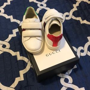 Kids Gucci shoes $220 size 8
